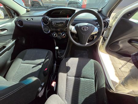 2018-Toyota-Etios-Cross-15-XS-5-dr_11