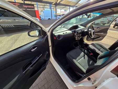 2018-Toyota-Etios-Cross-15-XS-5-dr_12