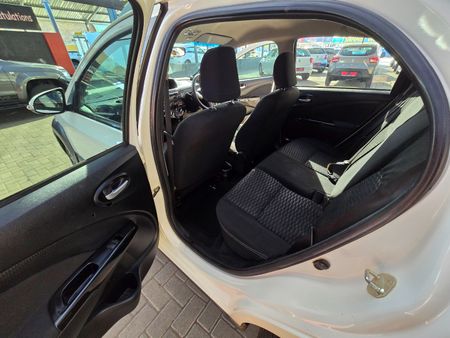 2018-Toyota-Etios-Cross-15-XS-5-dr_13
