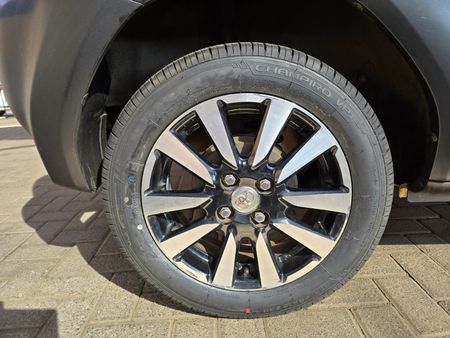 2018-Toyota-Etios-Cross-15-XS-5-dr_17