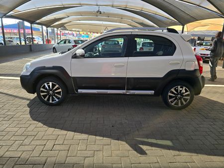2018-Toyota-Etios-Cross-15-XS-5-dr_5