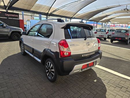 2018-Toyota-Etios-Cross-15-XS-5-dr_6