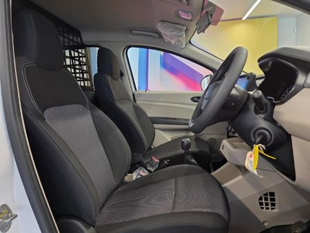 2026-Renault-Triber-10-Express-Iii-Panel-Van_11