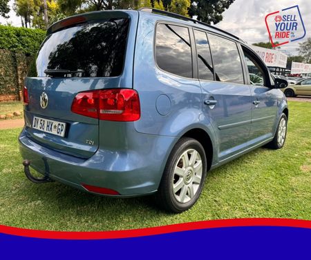 2012-Volkswagen-Touran-20-TDI-Trendline-Auto_2