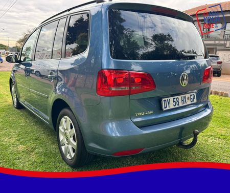 2012-Volkswagen-Touran-20-TDI-Trendline-Auto_4