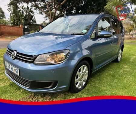 2012-Volkswagen-Touran-20-TDI-Trendline-Auto_5