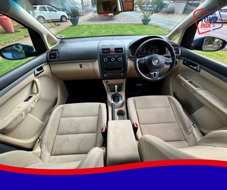 2012-Volkswagen-Touran-20-TDI-Trendline-Auto_6