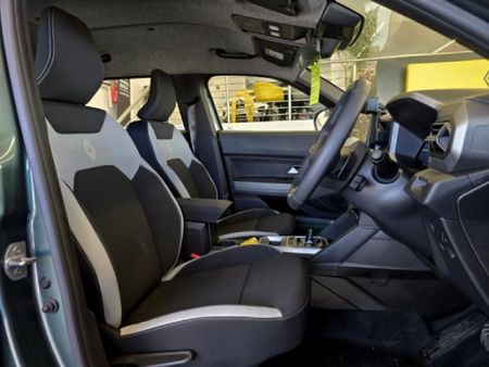 2026-Renault-Duster-13T-Intens-EDC_16