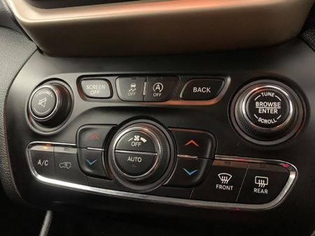 2015-Jeep-Cherokee-32-Limited-AWD-Auto_11