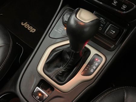 2015-Jeep-Cherokee-32-Limited-AWD-Auto_14