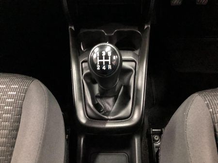 2025-Suzuki-Swift-12-GL_10
