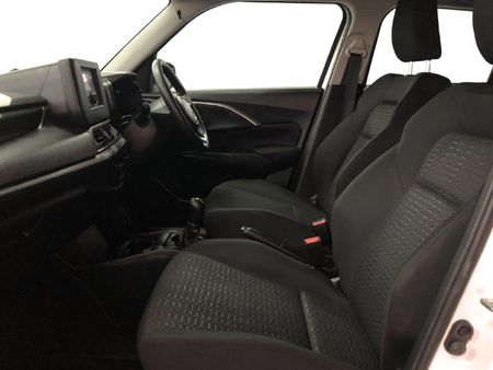 2025-Suzuki-Swift-12-GL_5