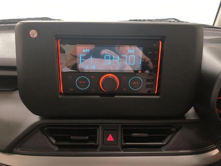 2025-Suzuki-Swift-12-GL_8