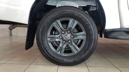 2025-Toyota-Hilux-24-GD-6-Raider-4x4-Auto-Double-Cab_8