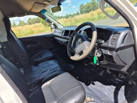 2019-Toyota-Quantum-25-D-4D-Sesfikile-16-seat_10