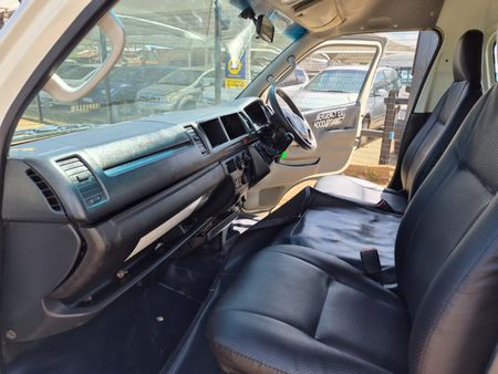 2019-Toyota-Quantum-25-D-4D-Sesfikile-16-seat_13