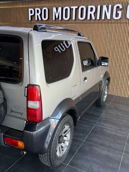 2016-Suzuki-Jimny-13_11