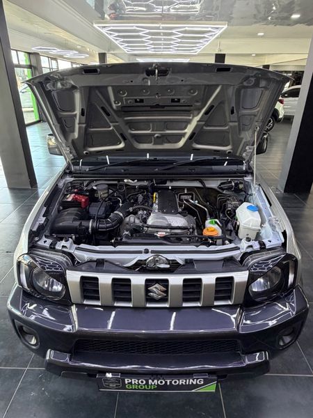 2016-Suzuki-Jimny-13_6