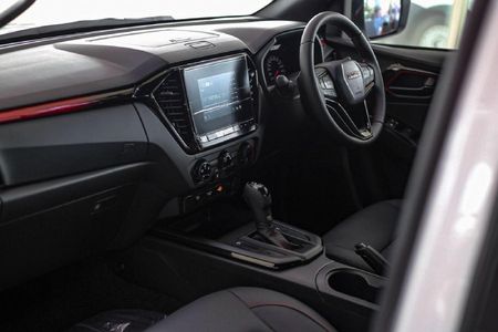 2026-Isuzu-D-Max-19-DDI-HR-X-Rider-Auto-Double-Cab_4