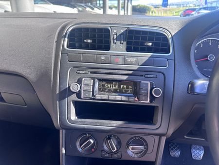 2012-Volkswagen-Polo-14-Comfortline-5-dr_10