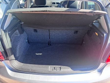 2012-Volkswagen-Polo-14-Comfortline-5-dr_14