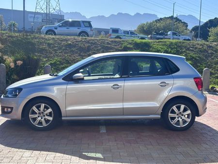 2012-Volkswagen-Polo-14-Comfortline-5-dr_5