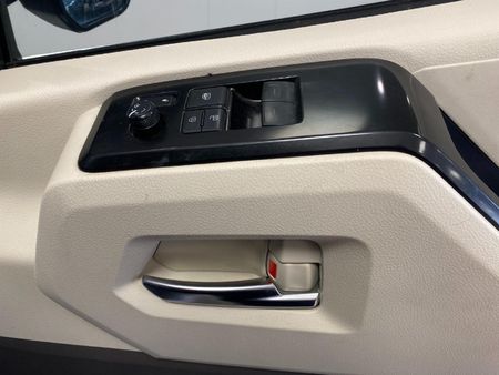 2024-Toyota-Quantum-28-GL-11-seat_13