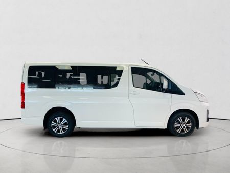 2024-Toyota-Quantum-28-GL-11-seat_2