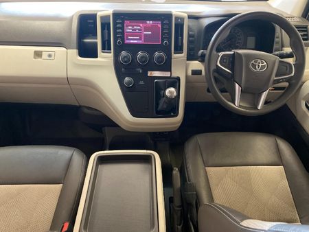 2024-Toyota-Quantum-28-GL-11-seat_8