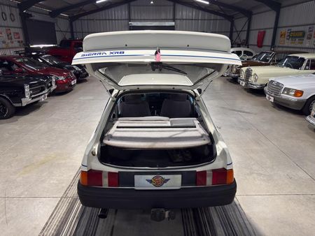1984-Ford-Sierra-XR8_9