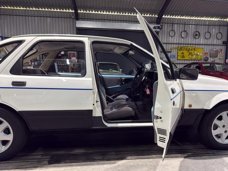 1984-Ford-Sierra-XR8_25