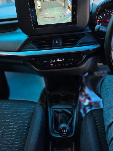 2025-Suzuki-Swift-12-GL_10