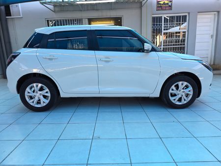 2025-Suzuki-Swift-12-GL_4