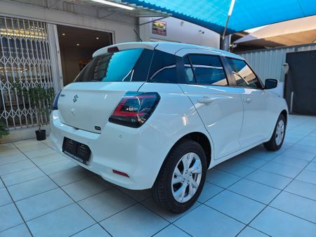 2025-Suzuki-Swift-12-GL_5