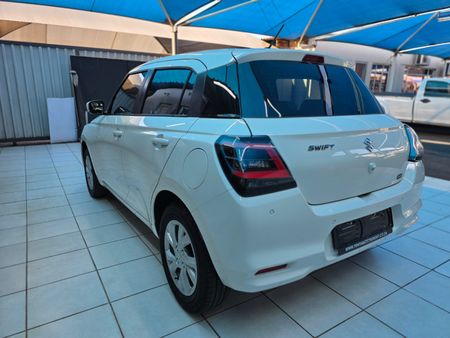 2025-Suzuki-Swift-12-GL_7