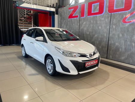 2020-Toyota-Yaris-15-XS-5-dr_0