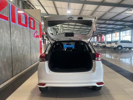 2020-Toyota-Yaris-15-XS-5-dr_9