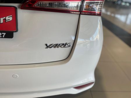 2020-Toyota-Yaris-15-XS-5-dr_10