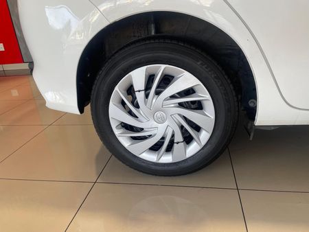 2020-Toyota-Yaris-15-XS-5-dr_11