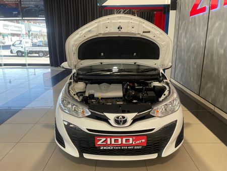 2020-Toyota-Yaris-15-XS-5-dr_3