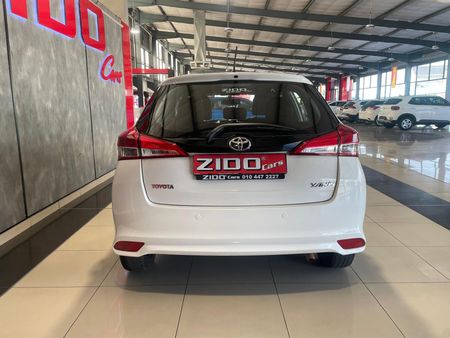 2020-Toyota-Yaris-15-XS-5-dr_8