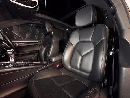 2015-Porsche-Macan-S-Diesel_11