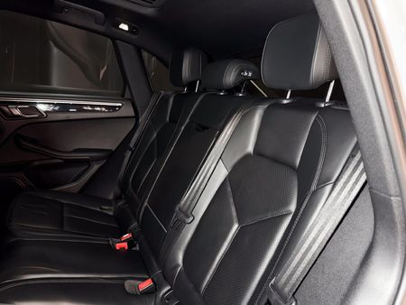 2015-Porsche-Macan-S-Diesel_12