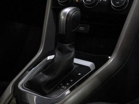 2021-Volkswagen-T-Roc-14-TSI-Design-Auto_25