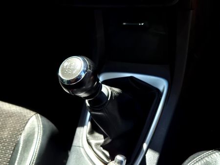 2015-Toyota-Corolla-16-Sprinter_12