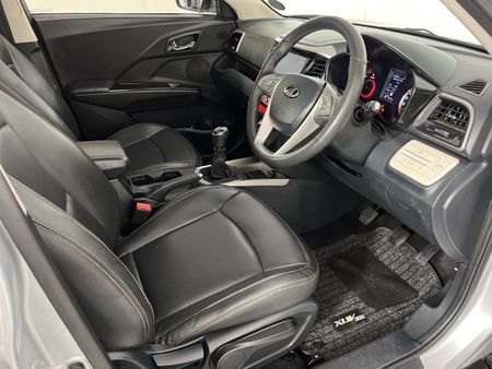 2022-Mahindra-XUV-300-15D-W8_9