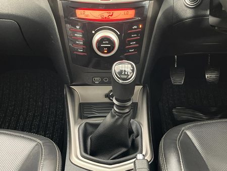 2022-Mahindra-XUV-300-15D-W8_10