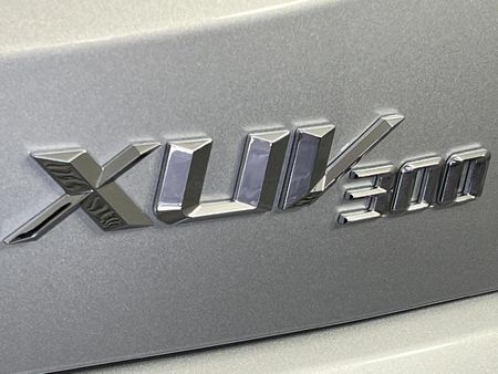 2022-Mahindra-XUV-300-15D-W8_11
