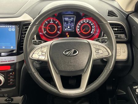 2022-Mahindra-XUV-300-15D-W8_12