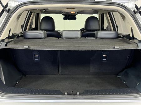 2022-Mahindra-XUV-300-15D-W8_14